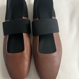 NWOT M.Gemi Mary Jane Chic Brown and Black Loafers